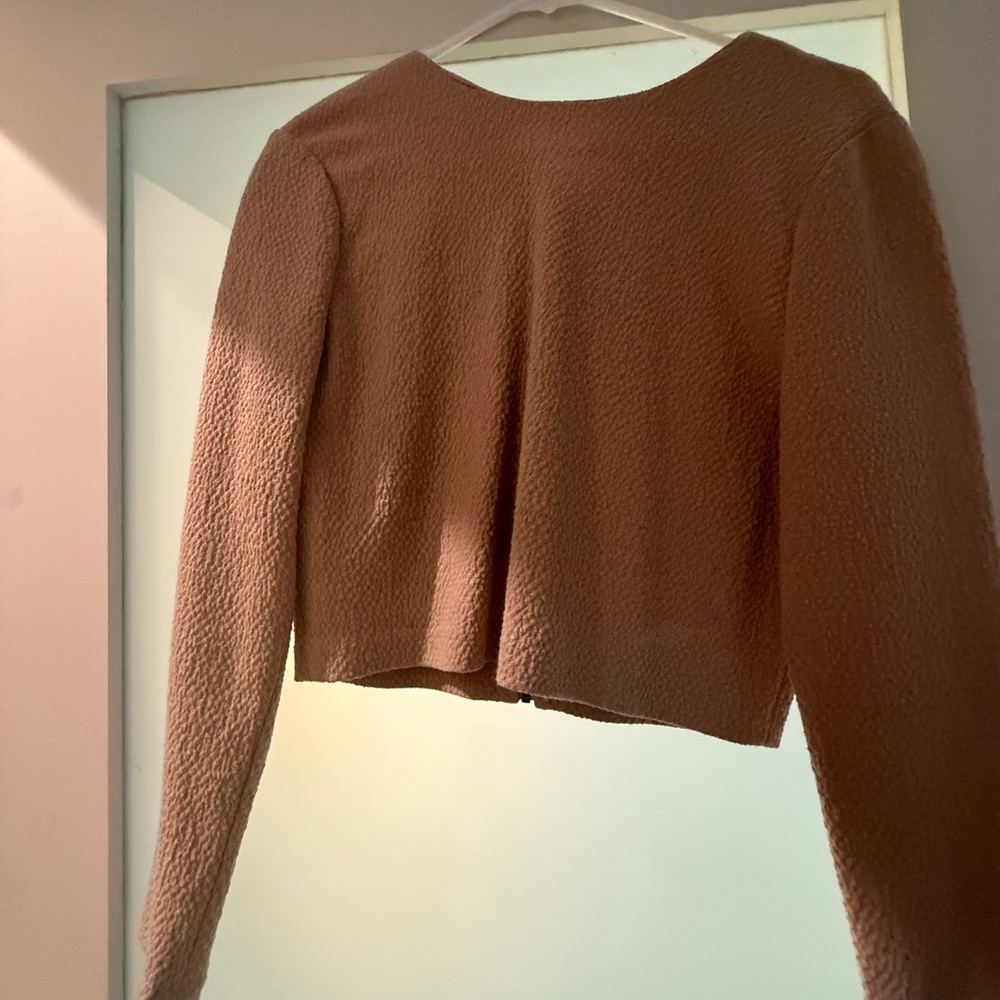 Fabulous never worn cropped Alice & Olivia top!